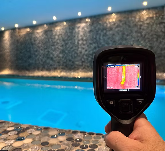 Cámara térmica para detectar fugas en tuberías, paredes y suelo de hormigón de piscinas